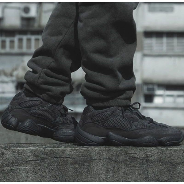 人気話題！【アディダスx Kanye West】 Yeezy 500 Utility Black F36640